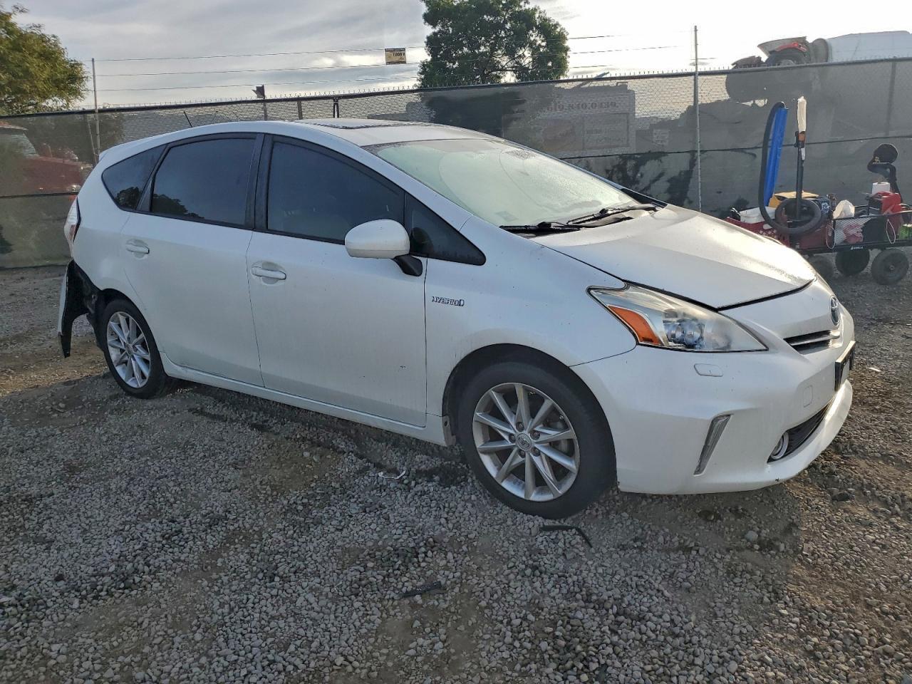 2012 Toyota Prius V - Фото 4