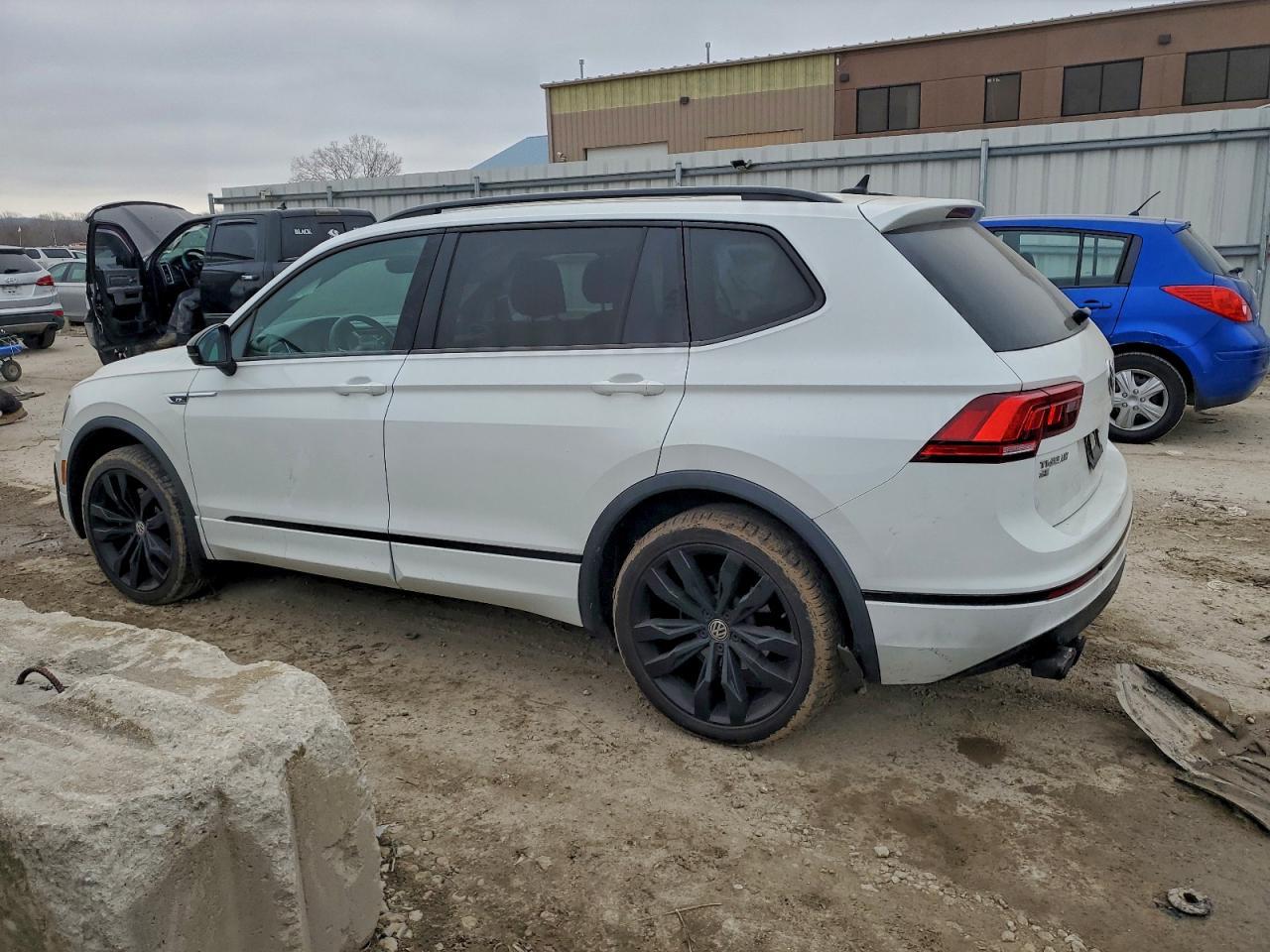 2021 Volkswagen Tiguan Se - Фото 2