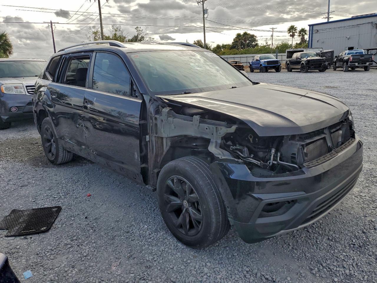 2018 Volkswagen Atlas S - Image 4