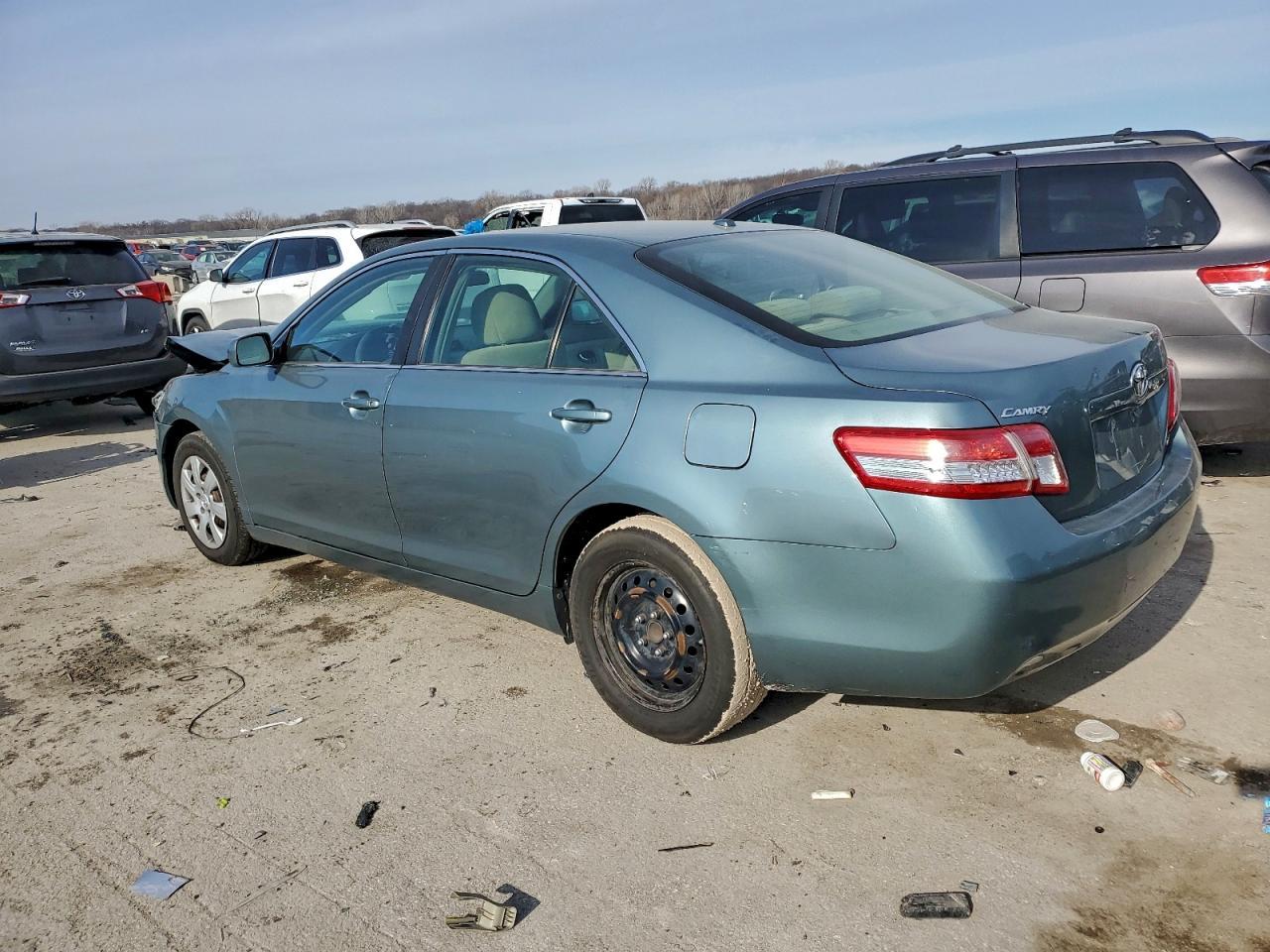 2010 Toyota Camry Le - Image 2