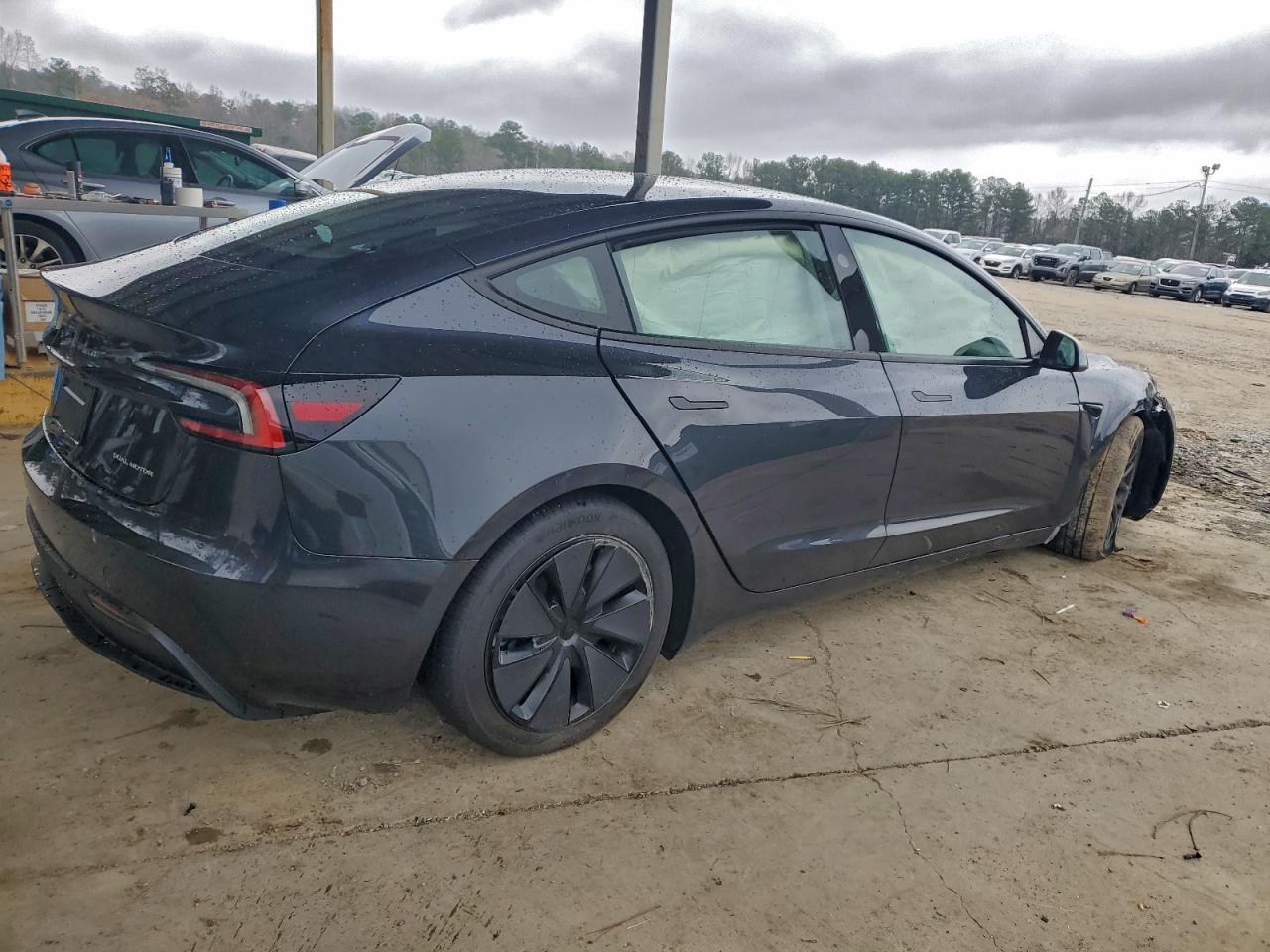 2025 Tesla Model 3 - Фото 3