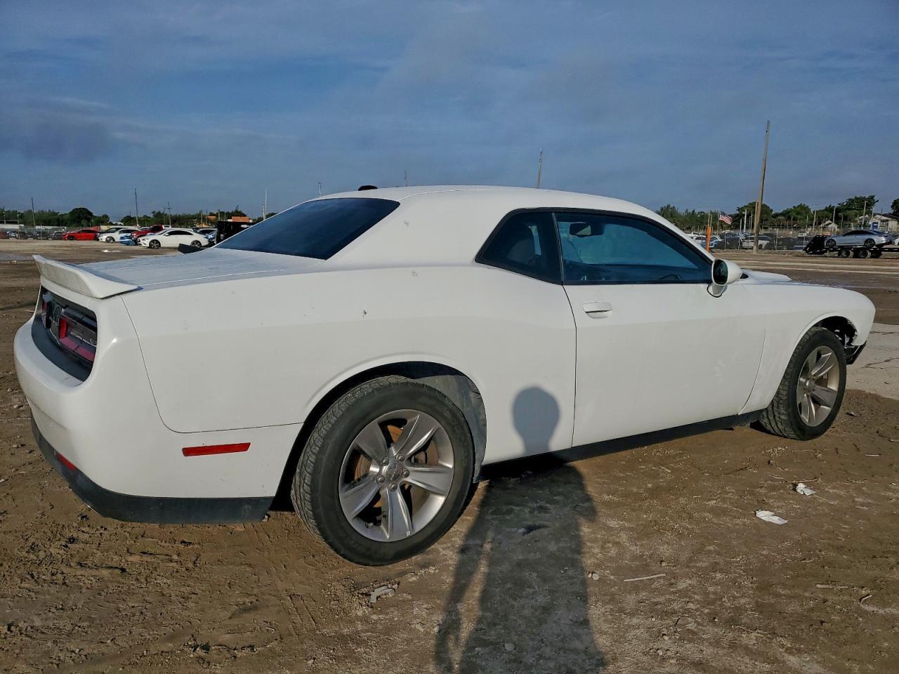 2019 Dodge Challenger Sxt - Image 3