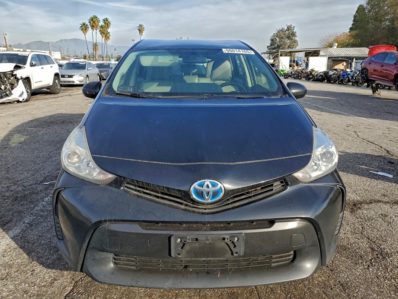 2016 Toyota Prius V - Image 5
