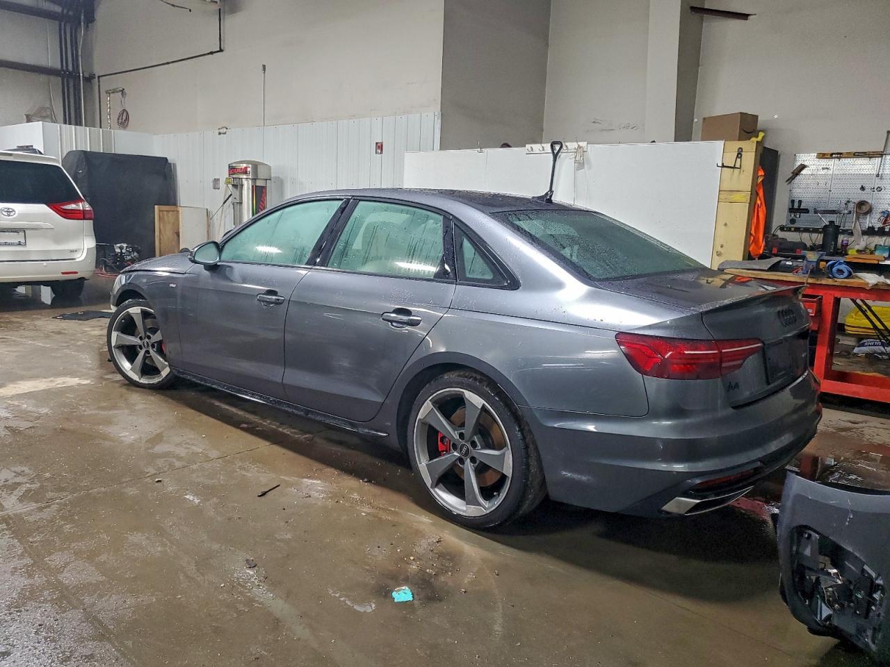 2022 Audi A4 Premium Plus 45 - Фото 2