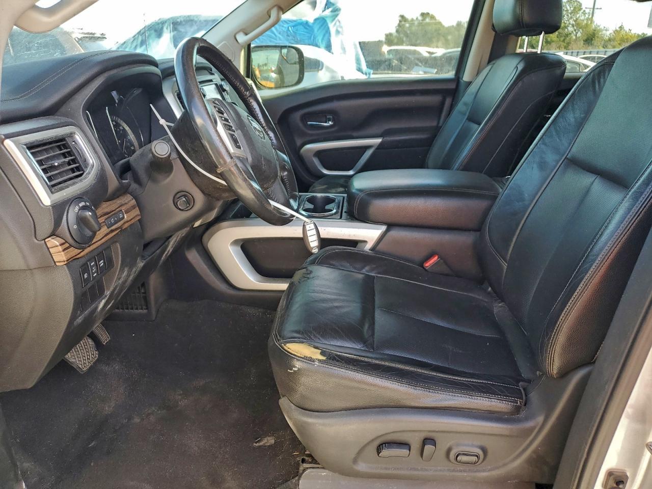 2017 Nissan Titan Sv - Image 7