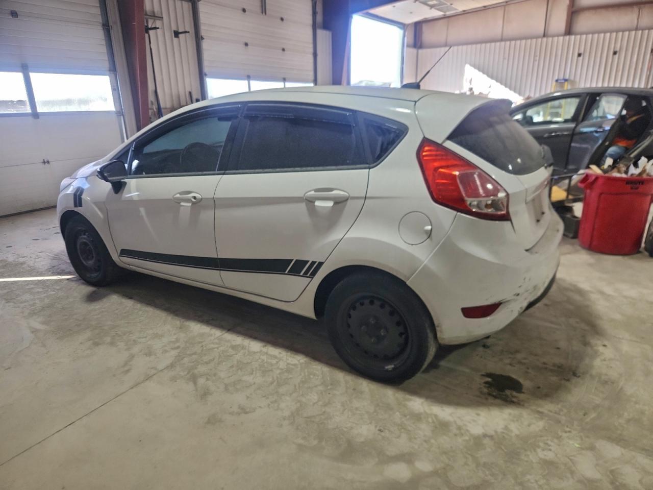 2016 Ford Fiesta S - Фото 2