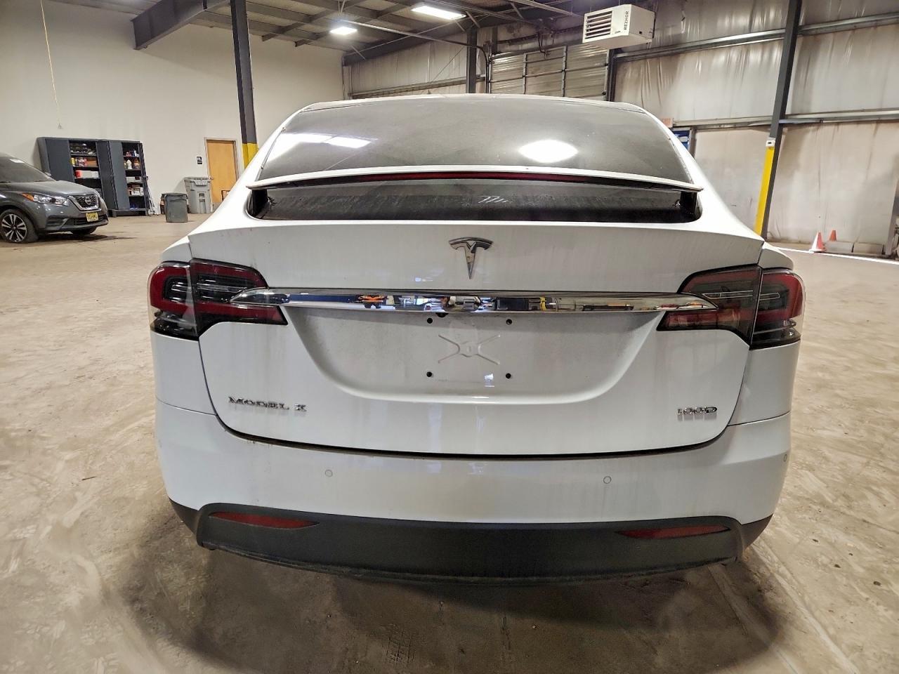 2017 Tesla Model X - Фото 6