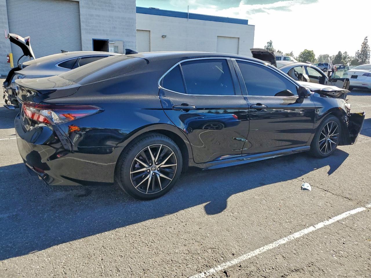 2024 Toyota Camry Se - Фото 3