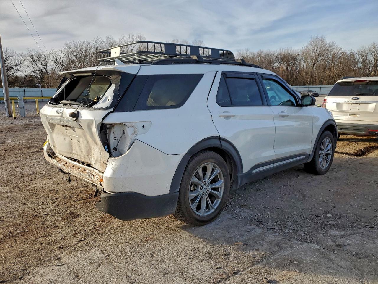 2023 Ford Explorer Xlt - Image 3