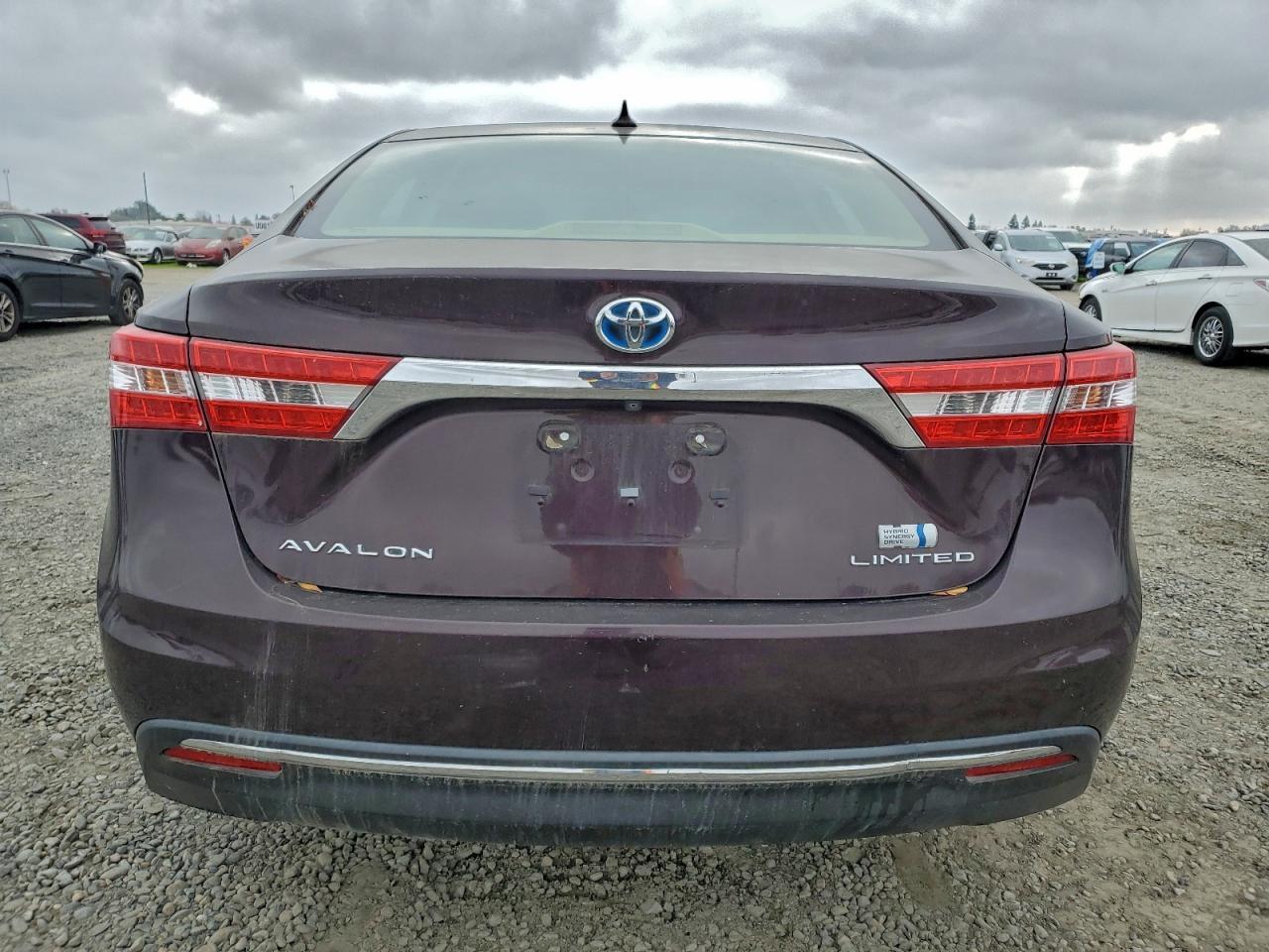 2014 Toyota Avalon Hybrid - Image 6