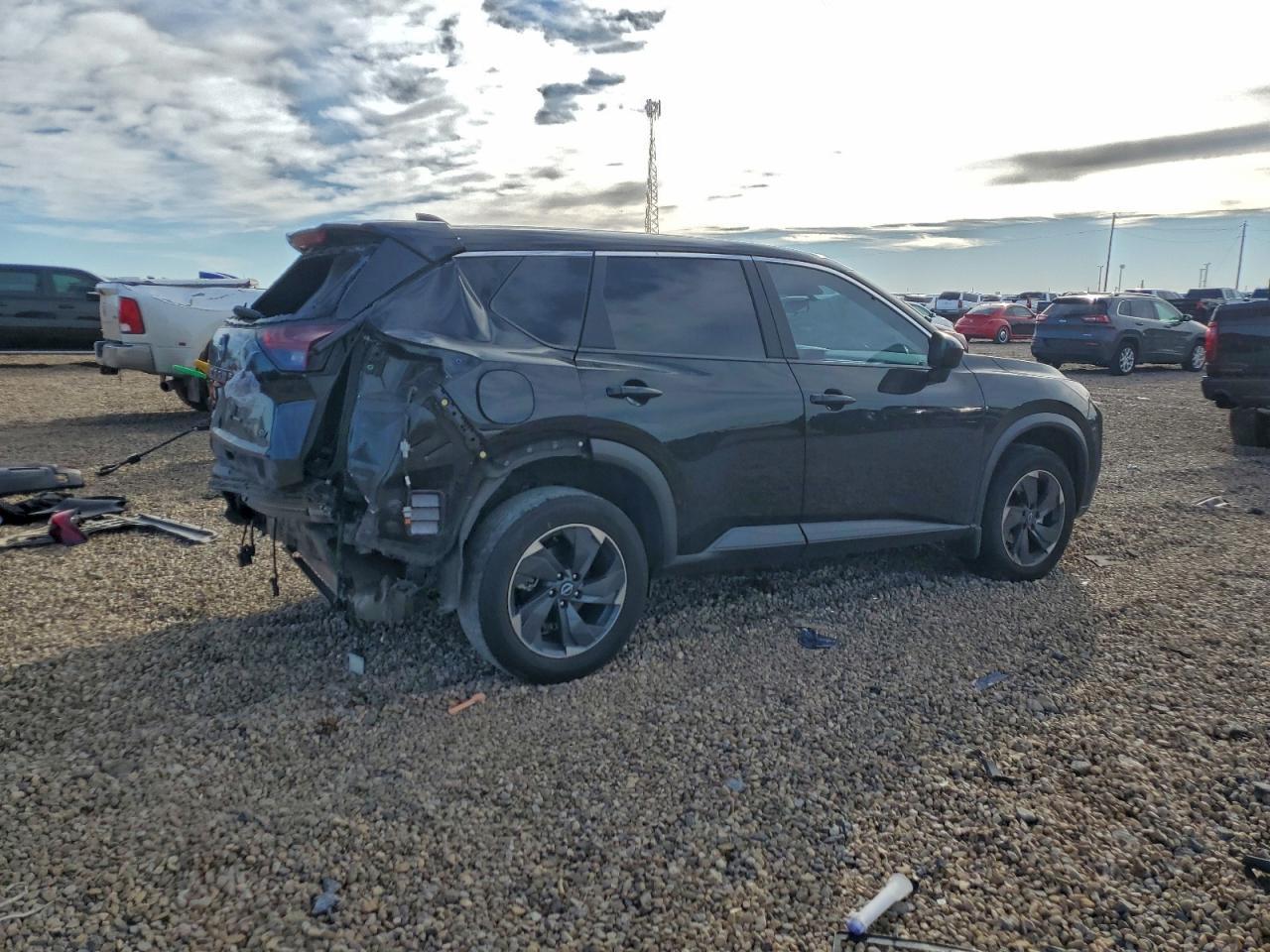 2024 Nissan Rogue Sv - Image 3