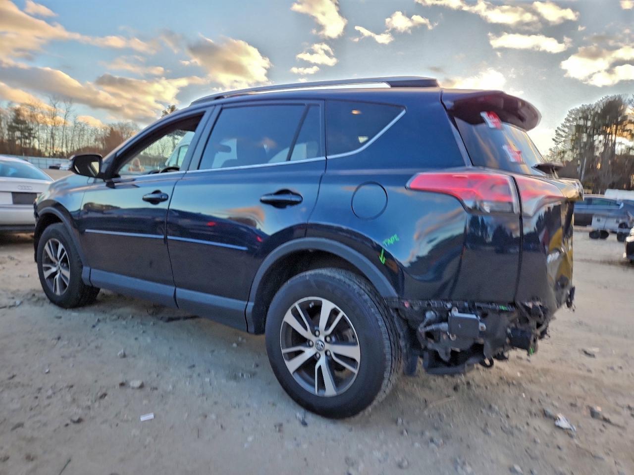 2018 Toyota Rav4 Base - Image 2