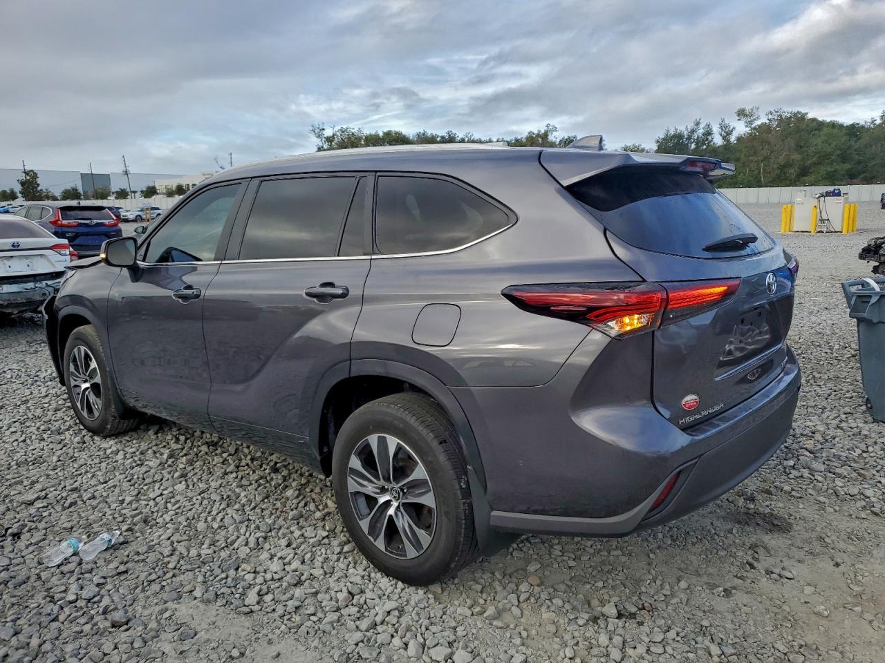 2024 Toyota Highlander Le - Image 2