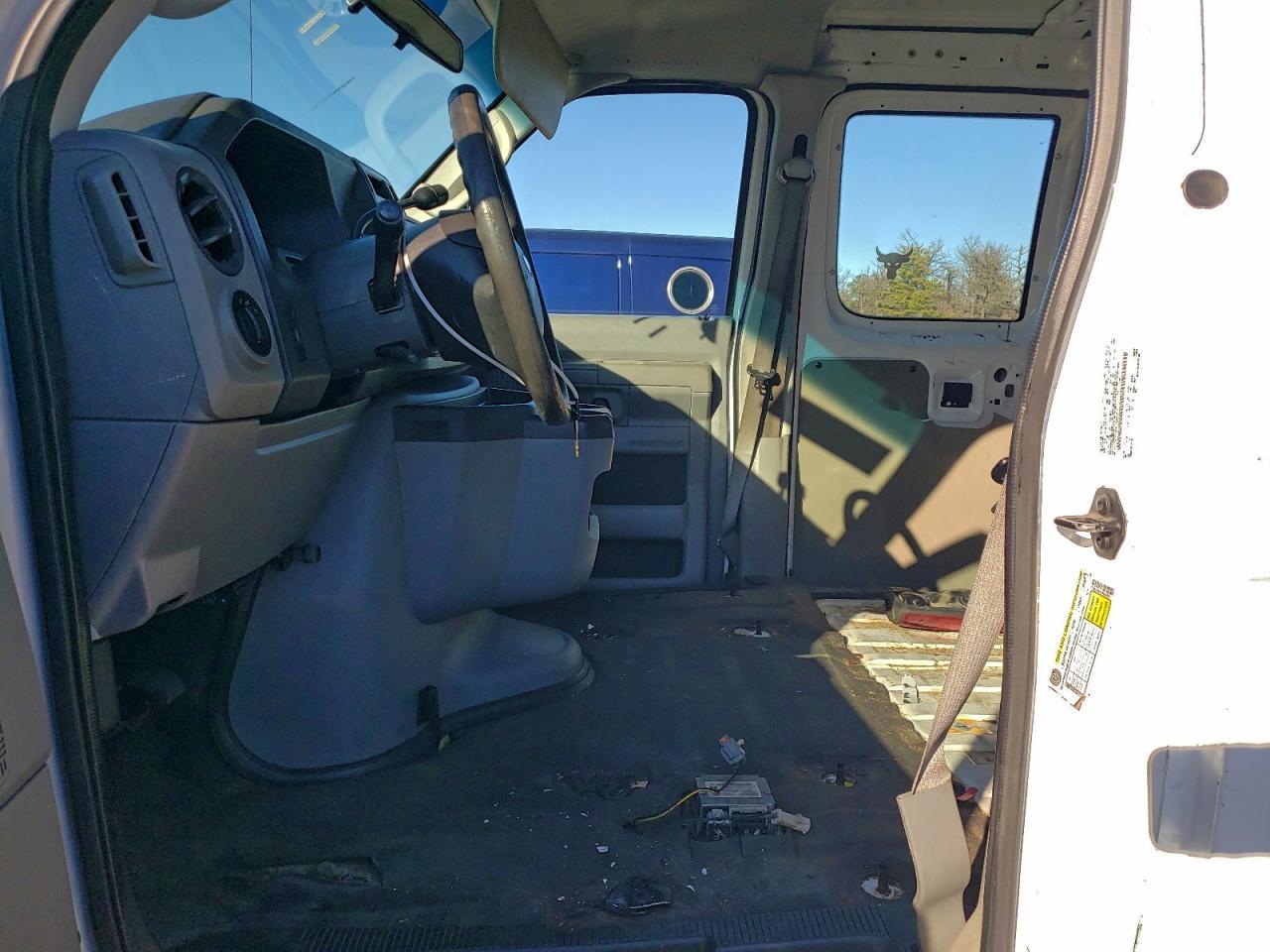 2012 Ford E250 Delivery Van - Фото 7