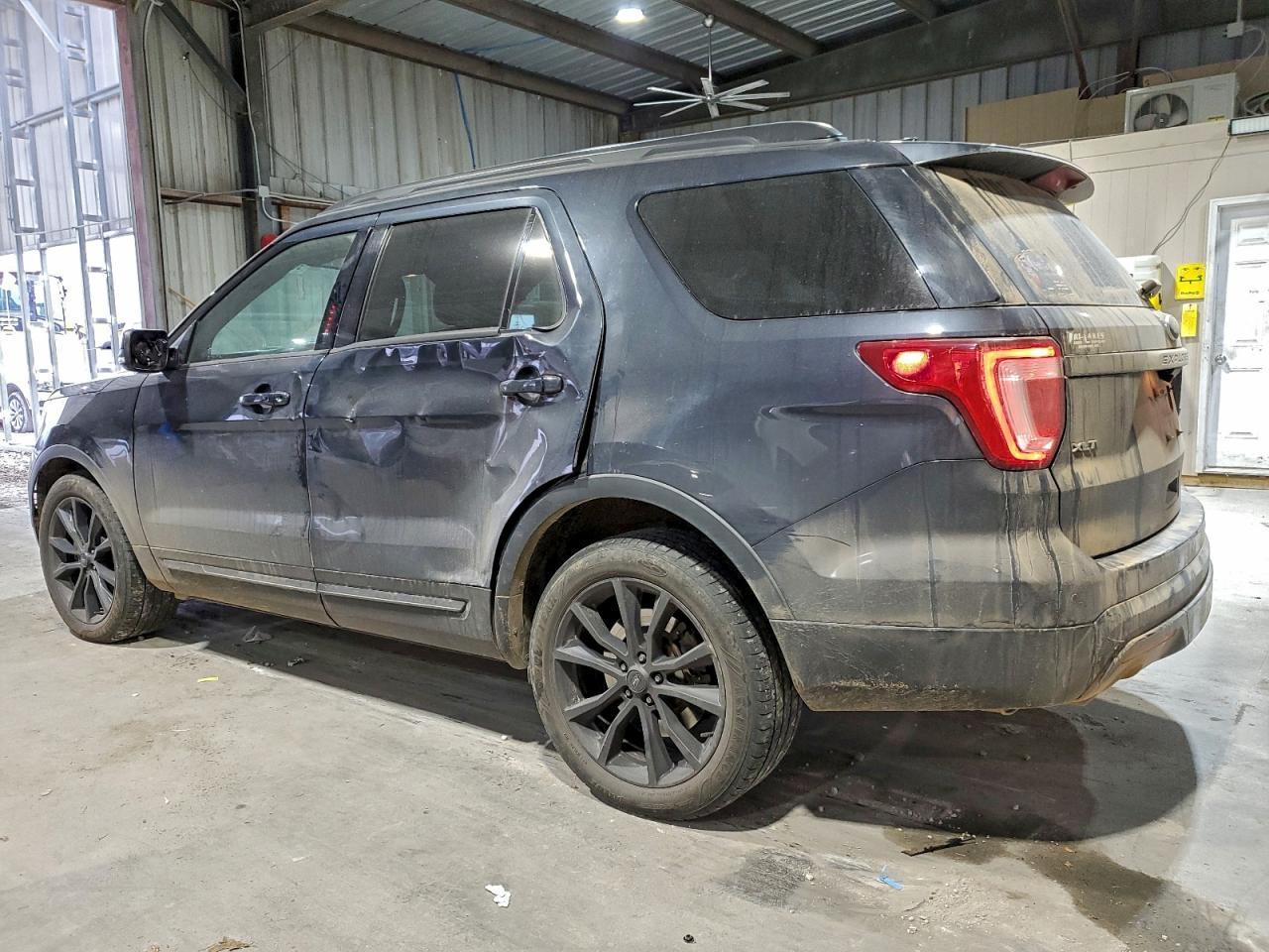 2017 Ford Explorer Xlt - Фото 2