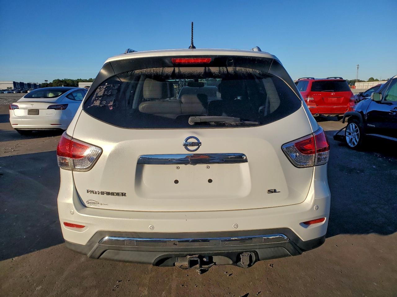 2014 Nissan Pathfinder S - Image 6