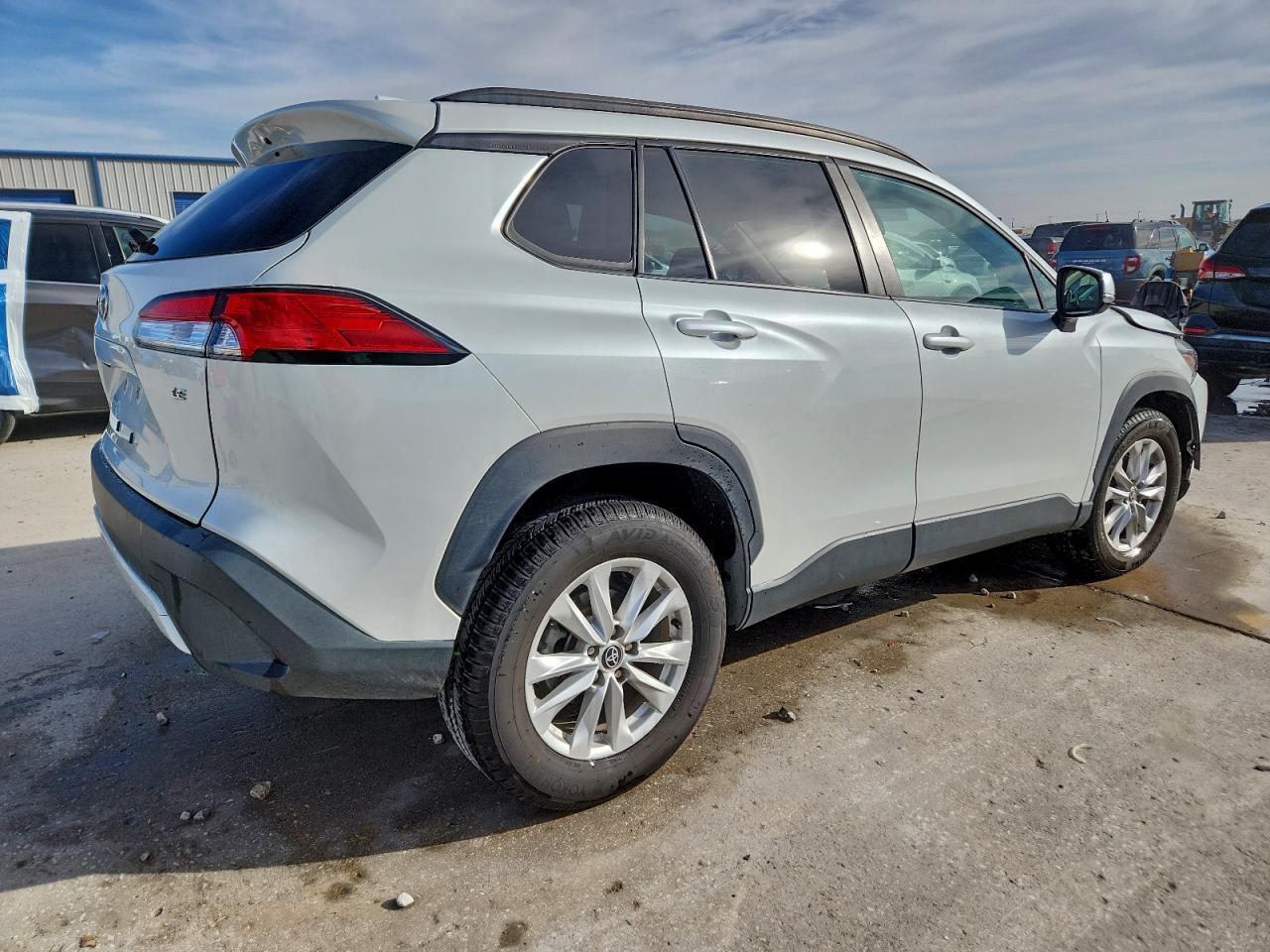 2023 Toyota Corolla Cross Le - Image 3
