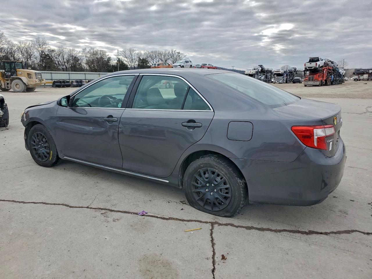 2014 Toyota Camry L - Фото 2