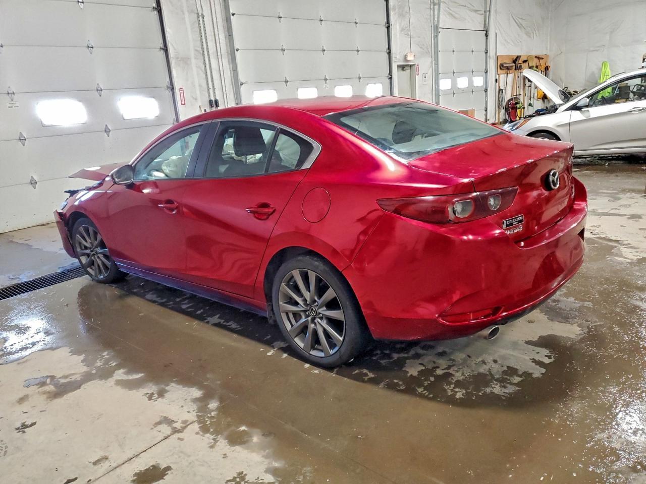 2024 Mazda 3 Preferred - Фото 2