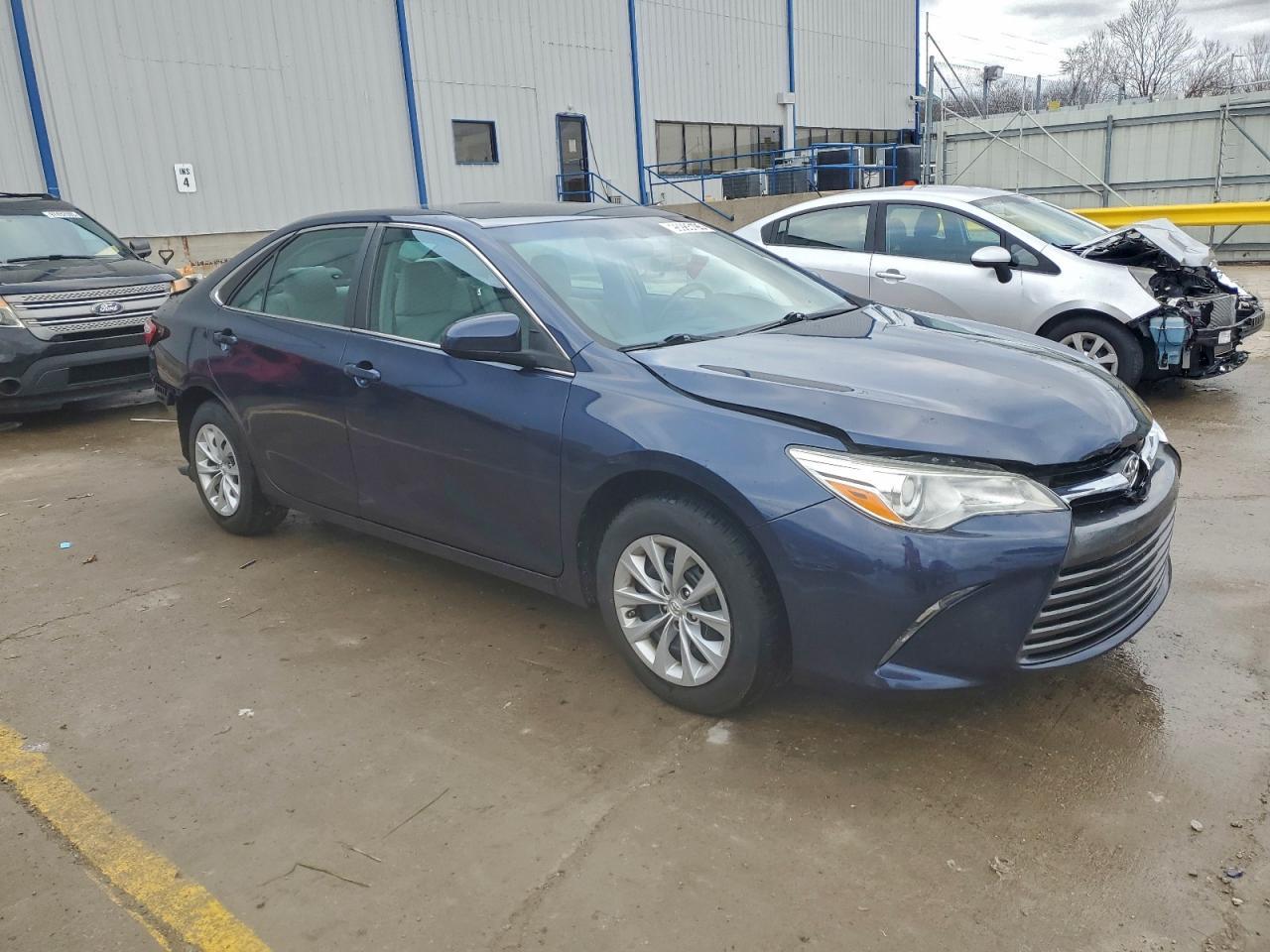 2017 Toyota Camry Le - Фото 4