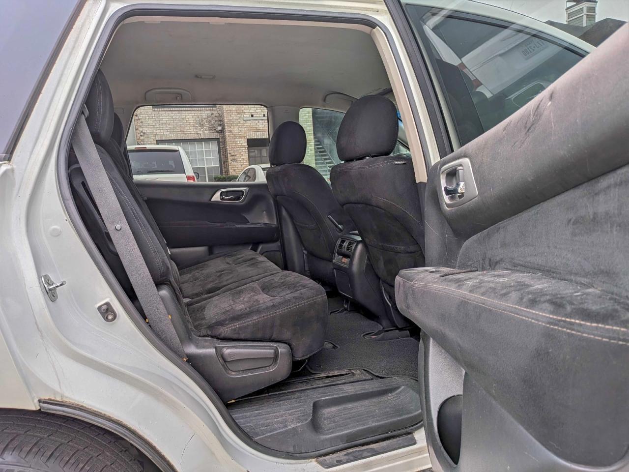 2015 Nissan Pathfinder S - Image 6