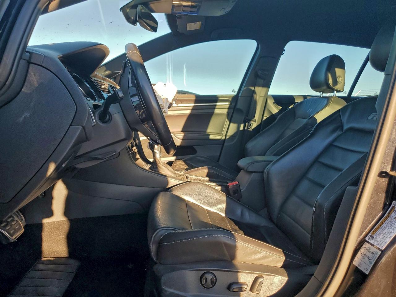 2017 Volkswagen Golf R - Image 7