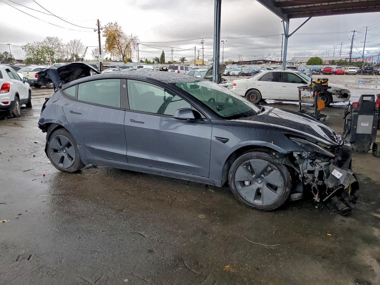 2022 Tesla Model 3 - Фото 4