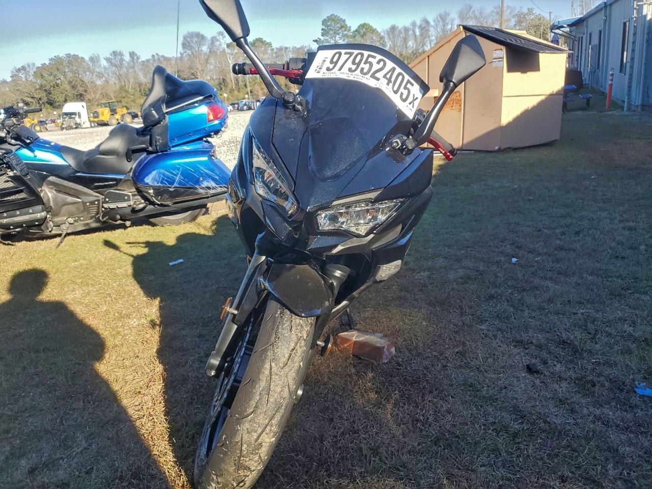 2025 Kawasaki Ex650 R - Фото 2