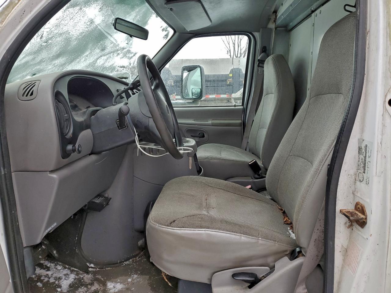 2000 Ford Econoline E350 Super Duty Cutaway Van - Фото 7