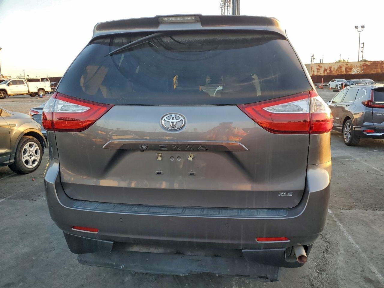 2019 Toyota Sienna Xle - Image 6