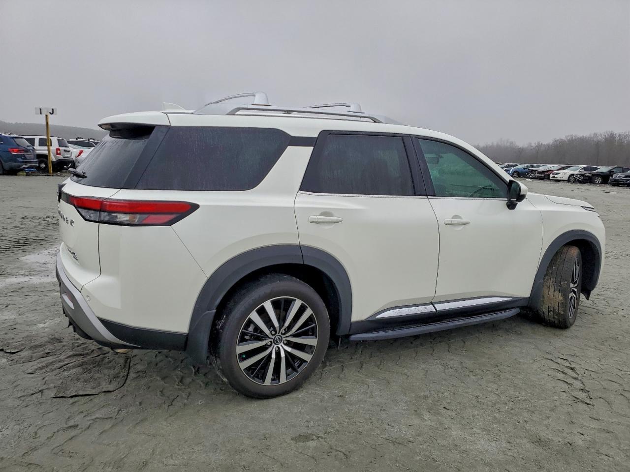 2023 Nissan Pathfinder Platinum - Фото 3