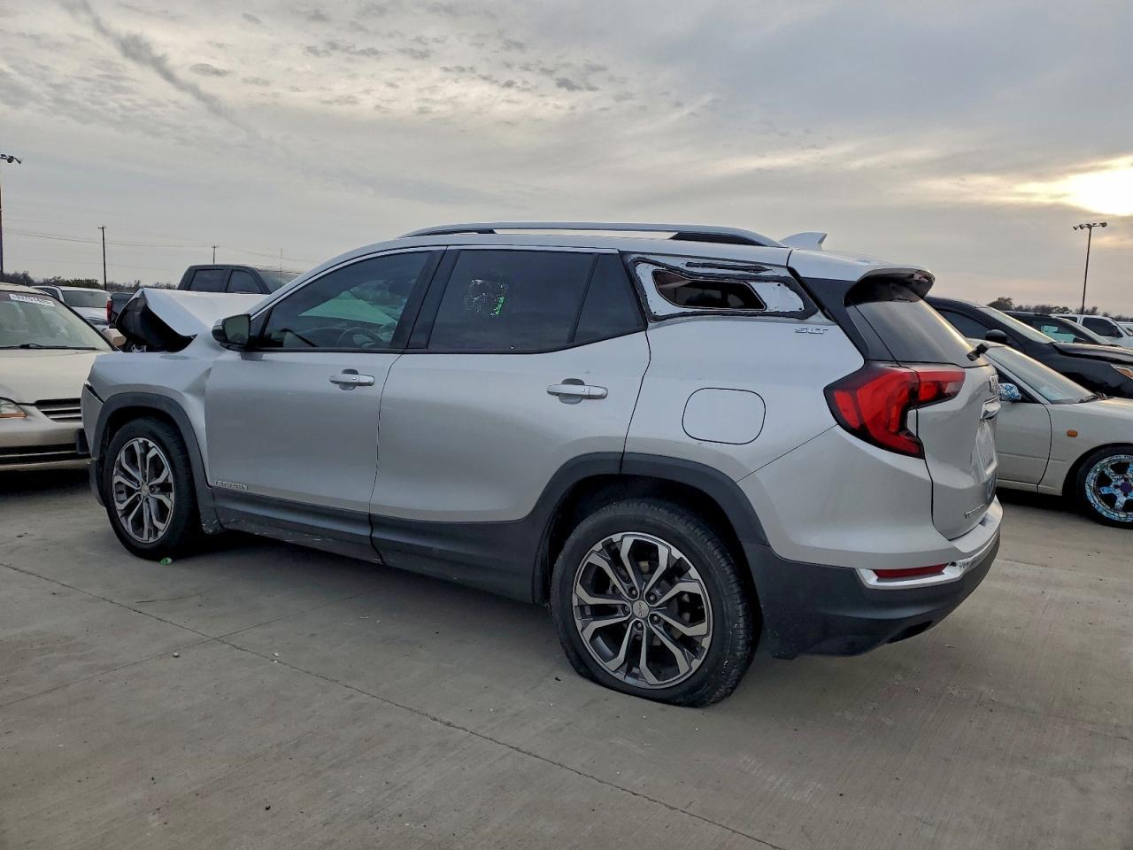 2019 GMC Terrain Slt - Фото 2