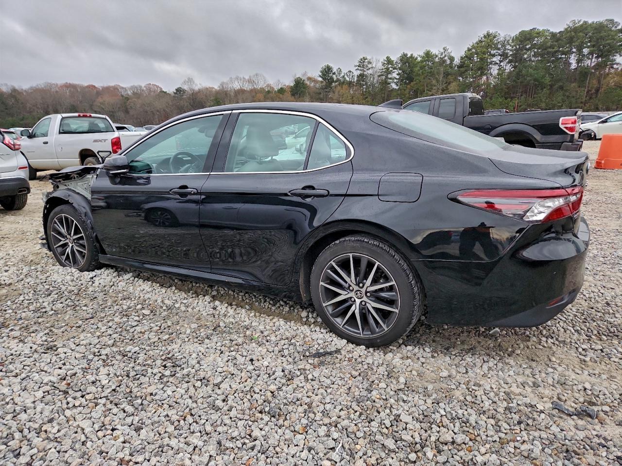 2024 Toyota Camry Xle - Image 2