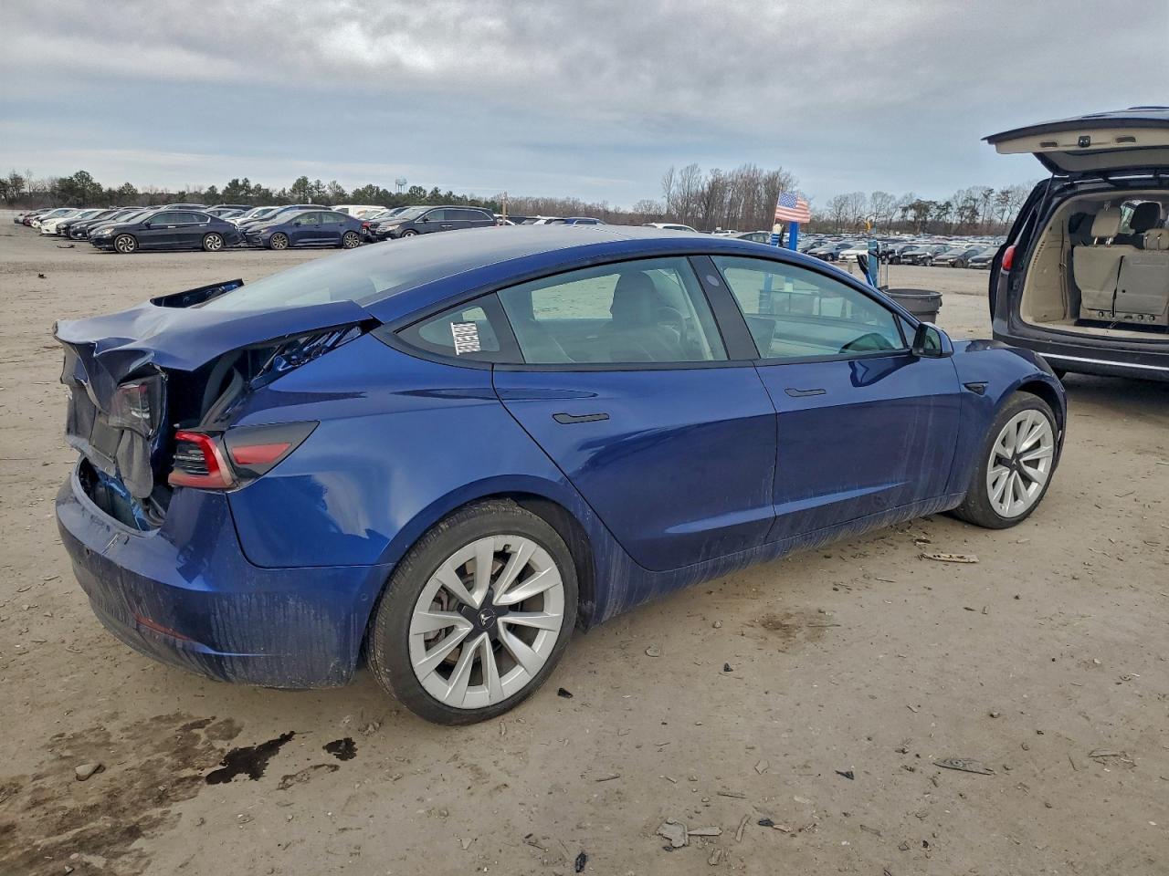 2022 Tesla Model 3 - Фото 3