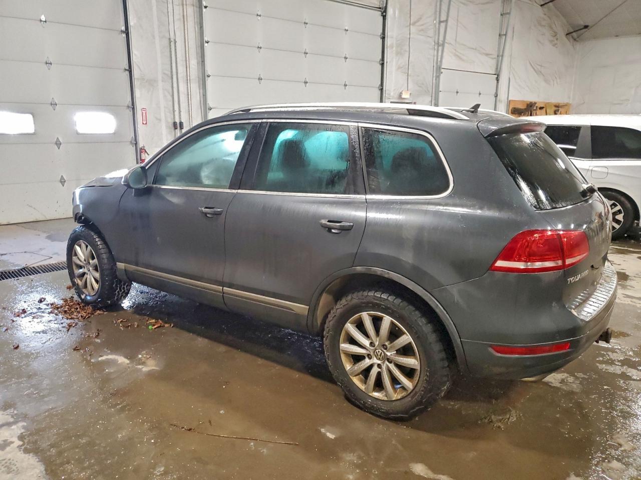 2011 Volkswagen Touareg V6 - Image 2