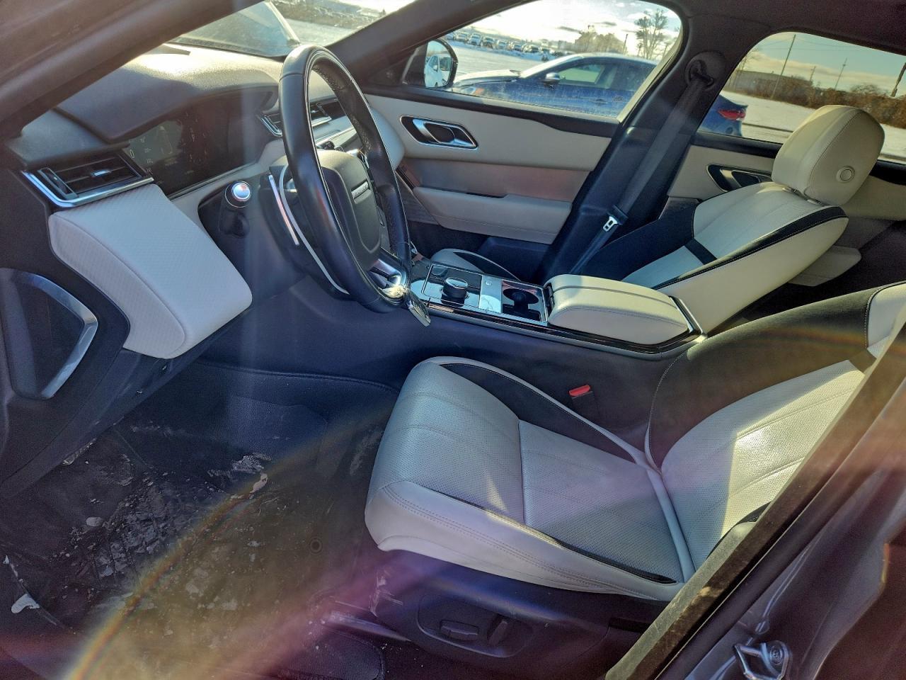 2019 Land Rover Range Rover Velar R-Dynamic S - Image 7