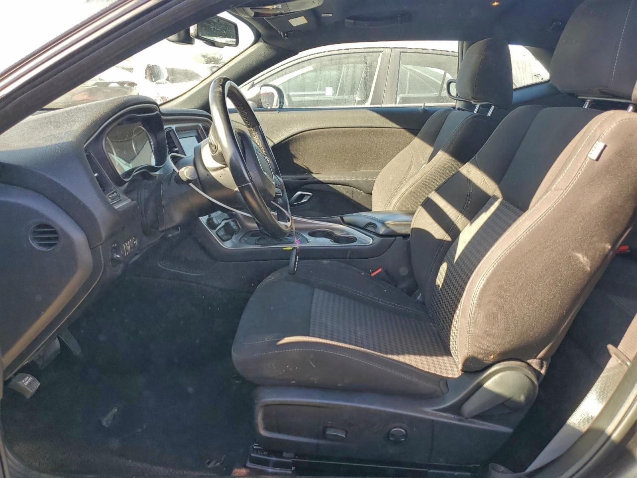 2022 Dodge Challenger - Фото 7