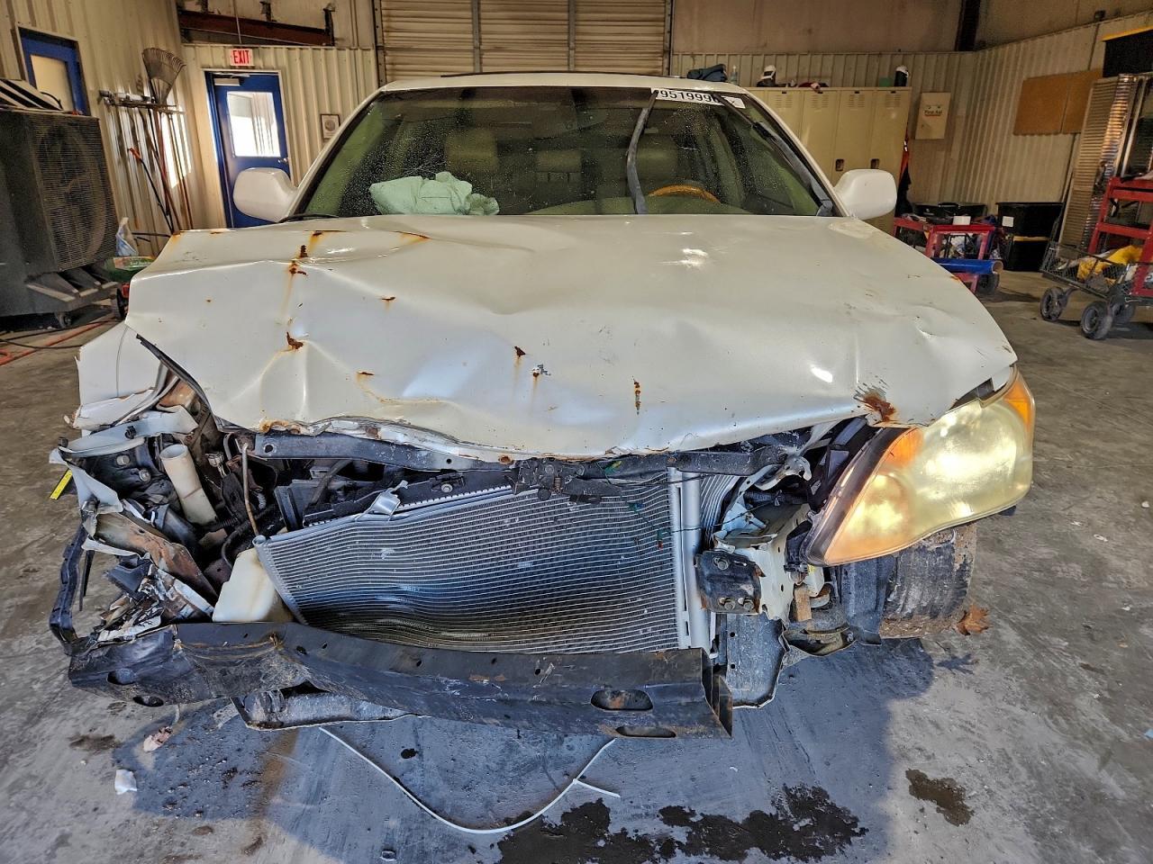 2005 Toyota Avalon Limited - Image 5