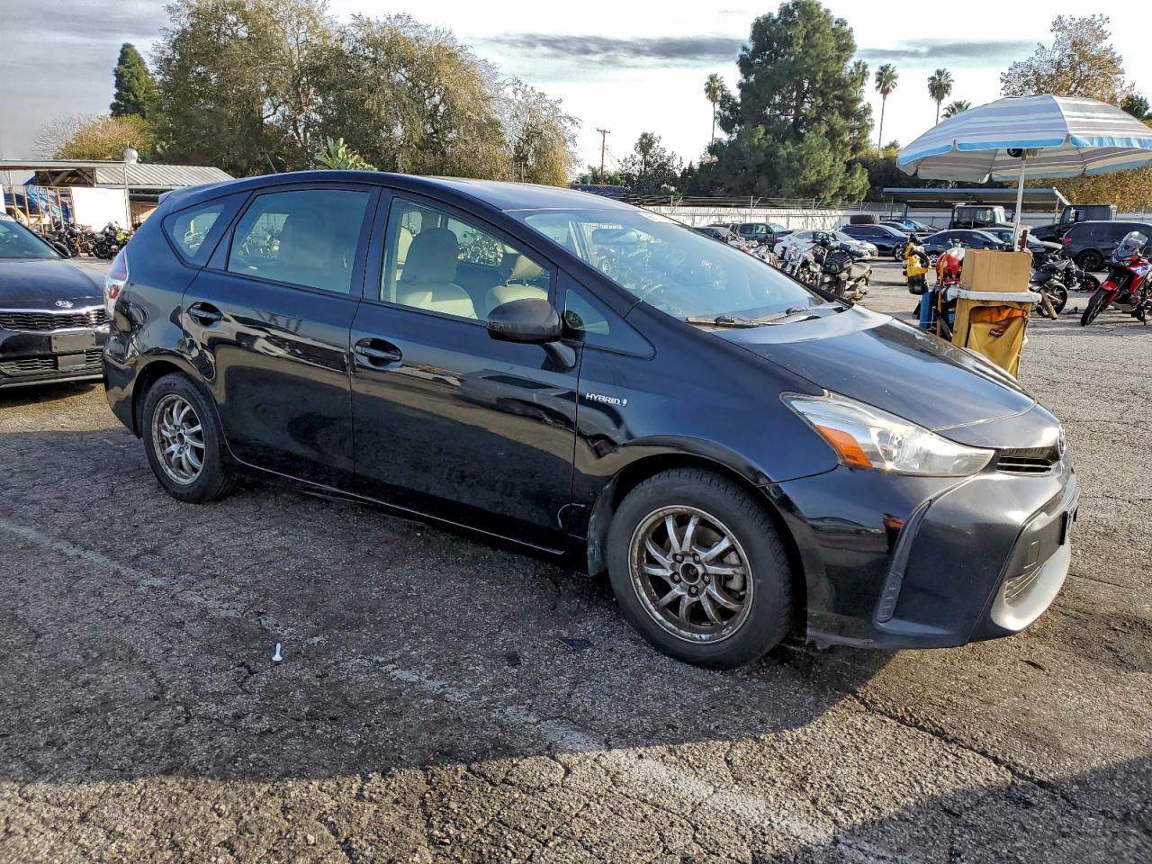 2016 Toyota Prius V - Image 4