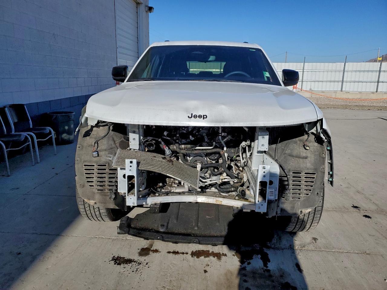2023 Jeep Grand Cherokee Laredo - Image 5