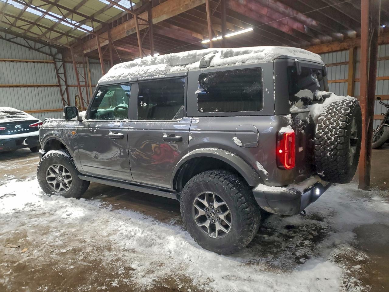 2022 Ford Bronco Base - Фото 2