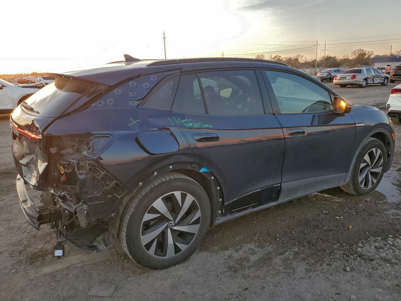 2023 Volkswagen Id.4 Pro - Image 3