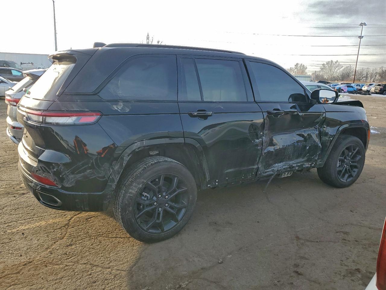 2025 Jeep Grand Cherokee 4Xe - Image 3