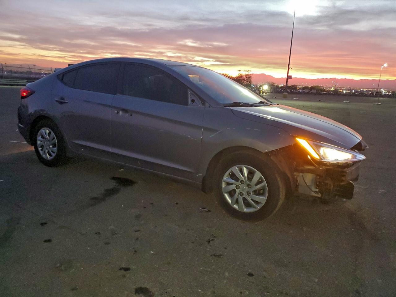 2020 Hyundai Elantra Se - Фото 4