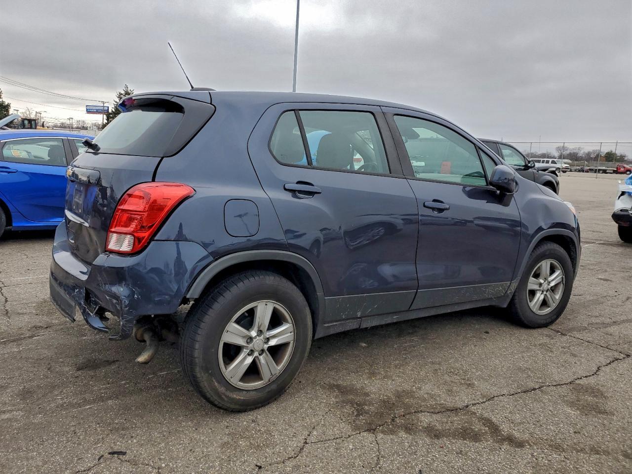 2019 Chevrolet Trax Ls - Image 3