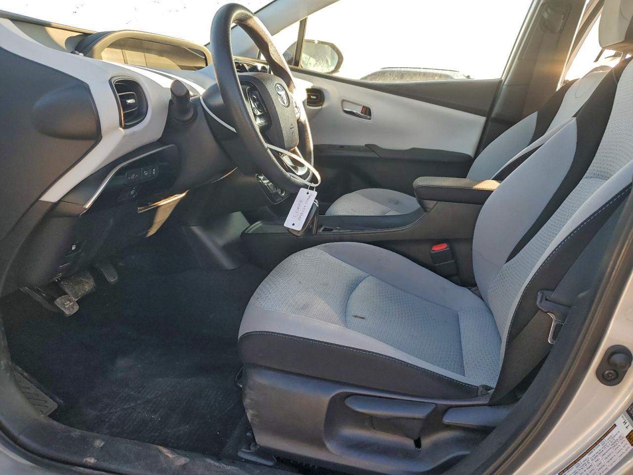 2019 Toyota Prius - Image 7