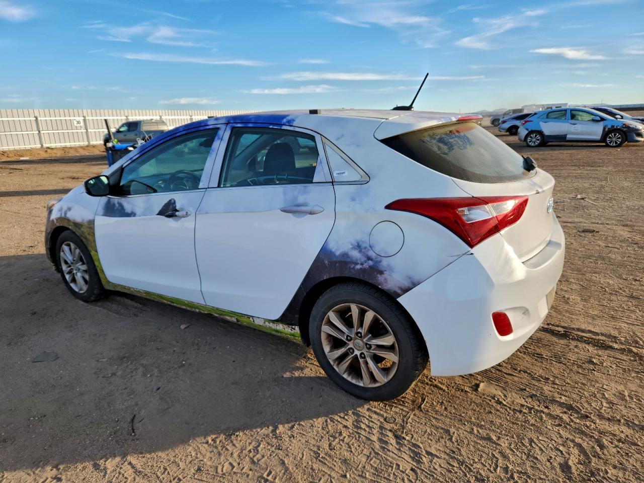 2017 Hyundai Elantra Gt - Image 2