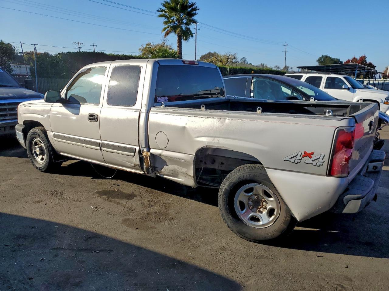 2004 Chevrolet Silverado K1500 - Фото 2