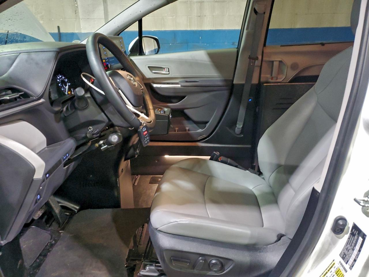 2022 Toyota Sienna Xle - Фото 7