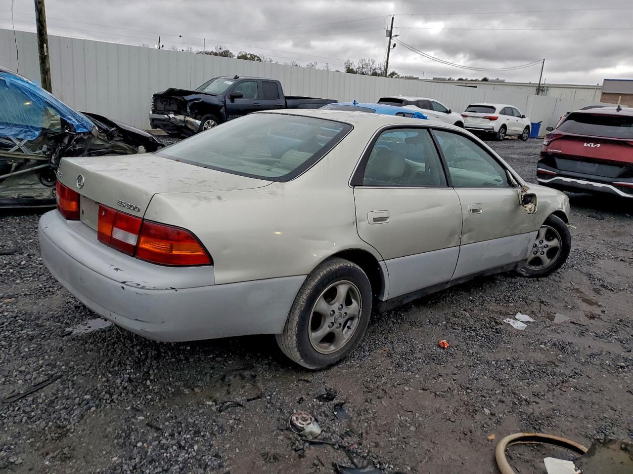 1999 Lexus Es 300 - Image 3